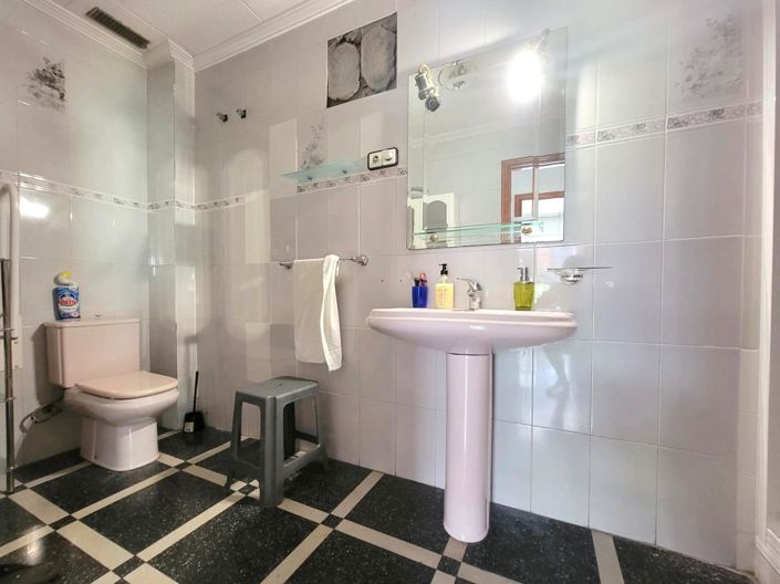 Image No.25-3 Bed Apartment for sale