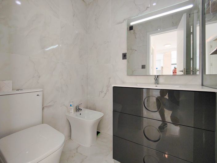 Image No.20-2 Bed Apartment for sale