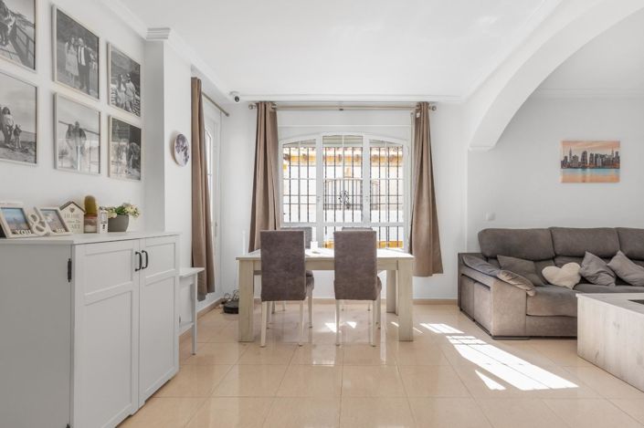 Image No.5-2 Bed House for sale