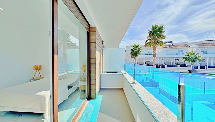 Image No.14-3 Bed Townhouse for sale