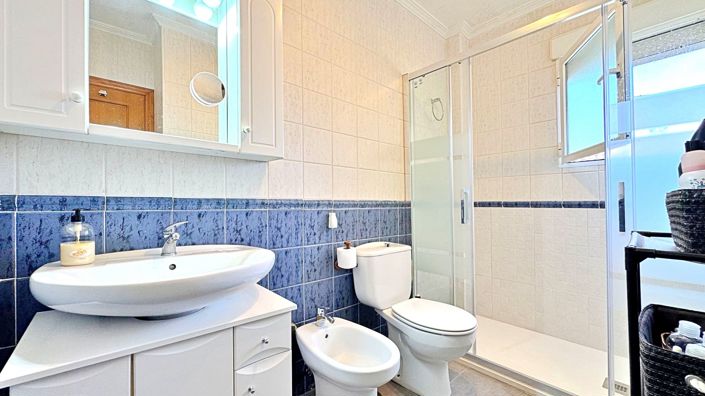 Image No.25-2 Bed Townhouse for sale