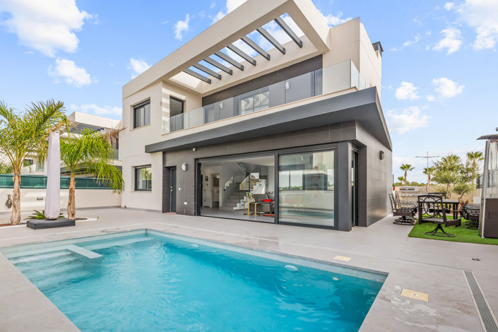 Image No.1-4 Bed Villa for sale