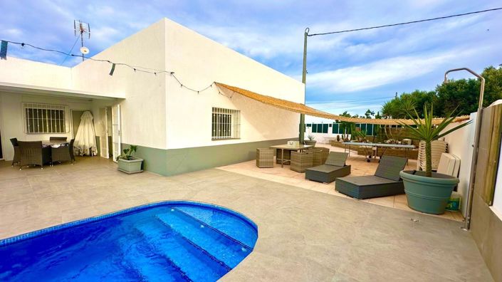 Image No.1-4 Bed Villa for sale