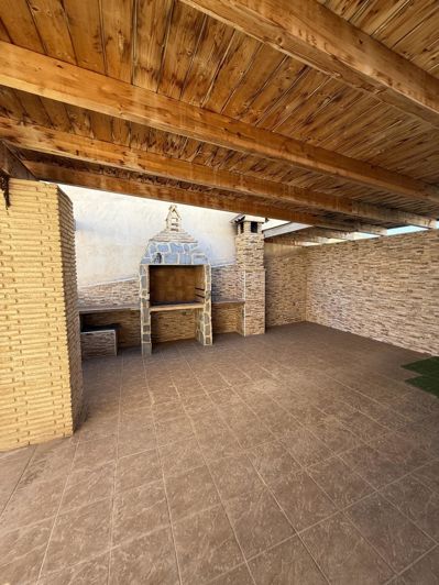 Image No.27-4 Bed Townhouse for sale