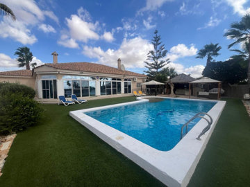 6 Bed Villa for sale