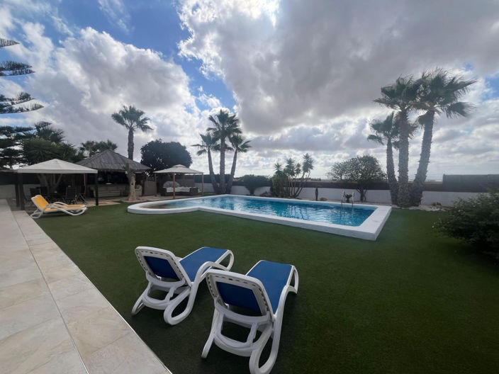 Image No.2-6 Bed Villa for sale