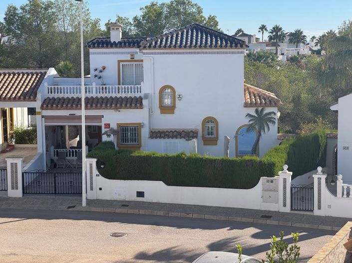 Image No.1-4 Bed Villa for sale