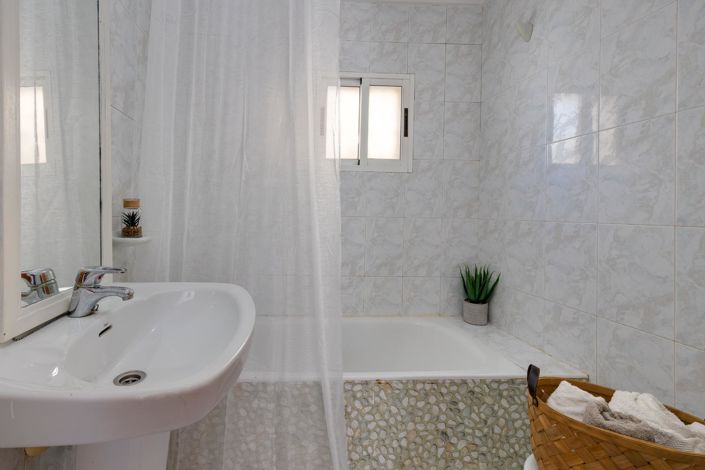 Image No.16-2 Bed Bungalow for sale