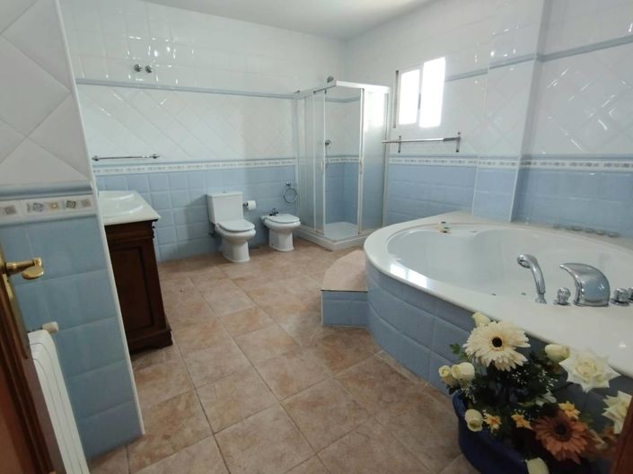 Image No.18-6 Bed Villa for sale