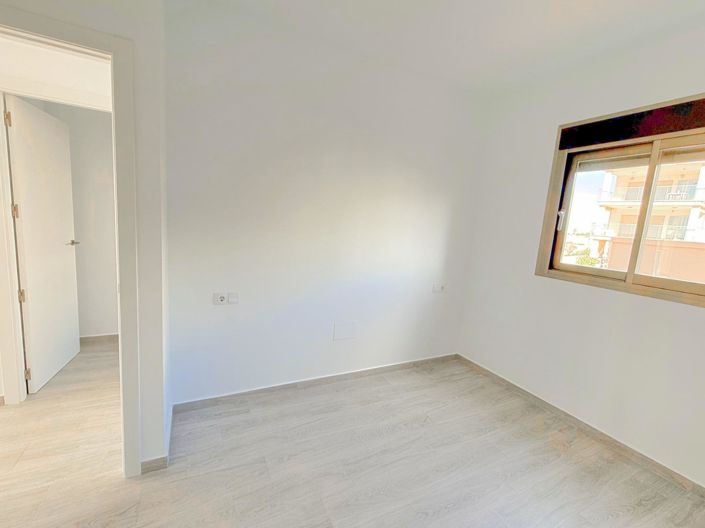 Image No.18-3 Bed Apartment for sale