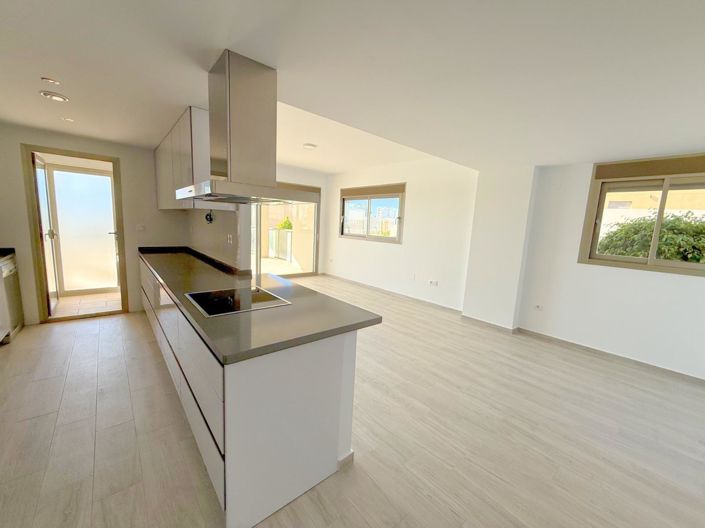 Image No.25-3 Bed Apartment for sale