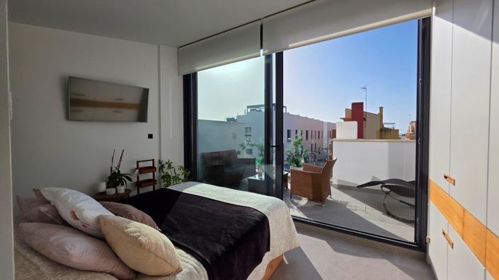 Image No.20-3 Bed Townhouse for sale