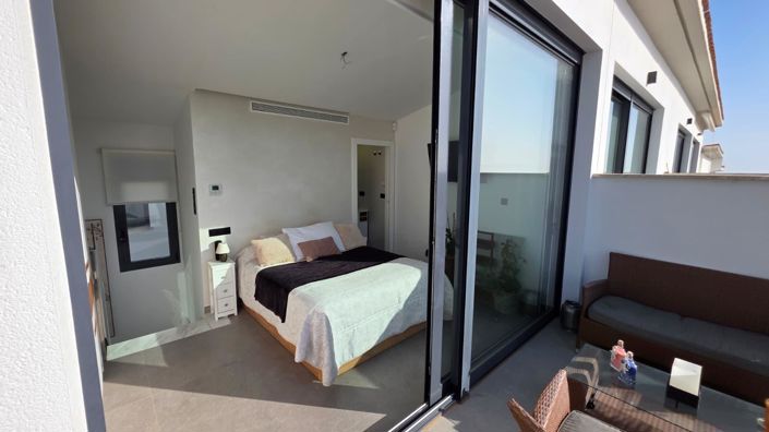 Image No.24-3 Bed Townhouse for sale