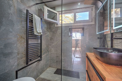 10-bb915d1cb19341576dcdc994b81ab9c5