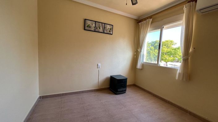 Image No.15-2 Bed Townhouse for sale