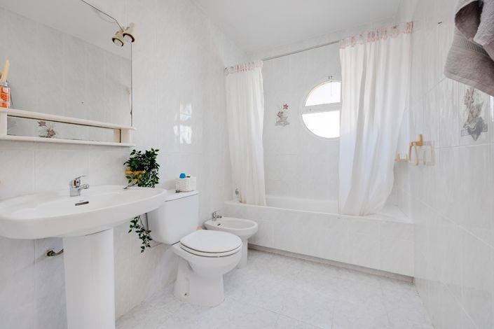 Image No.33-3 Bed Townhouse for sale