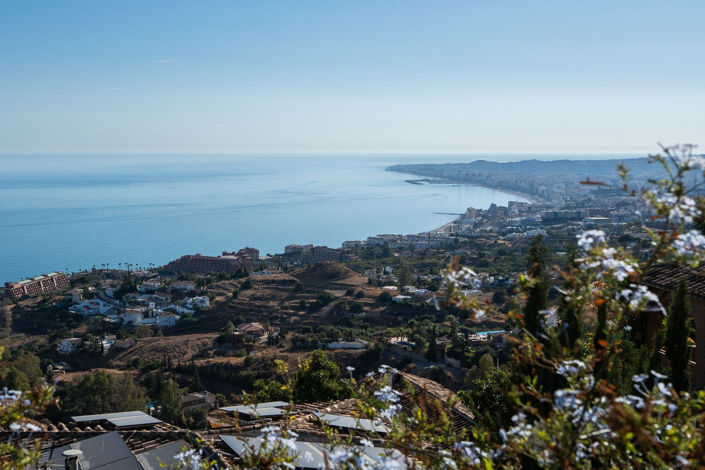 Image No.1-6 Bed Villa for sale