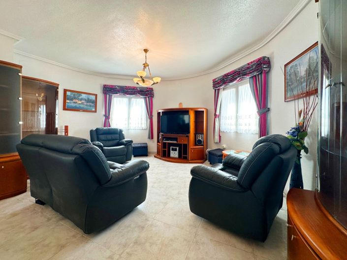 Image No.28-3 Bed Villa for sale