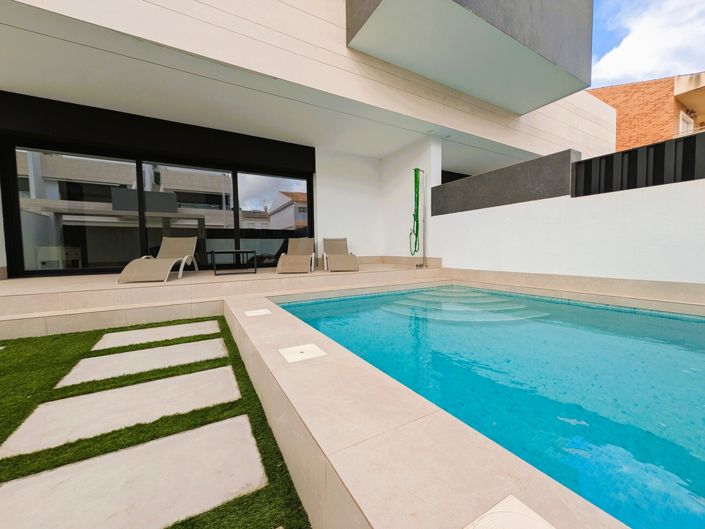 Image No.28-3 Bed Bungalow for sale