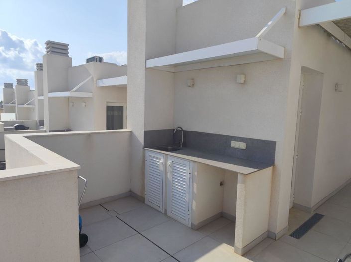 Image No.23-2 Bed Townhouse for sale