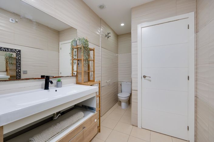 Image No.25-3 Bed Townhouse for sale