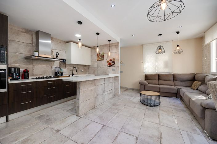 Image No.6-3 Bed Townhouse for sale