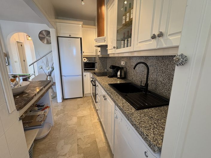 Image No.10-3 Bed Property for sale