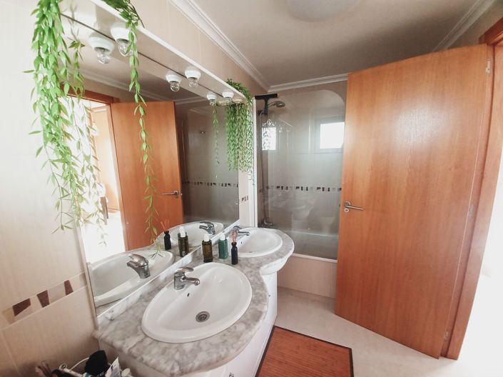 Image No.26-3 Bed Apartment for sale