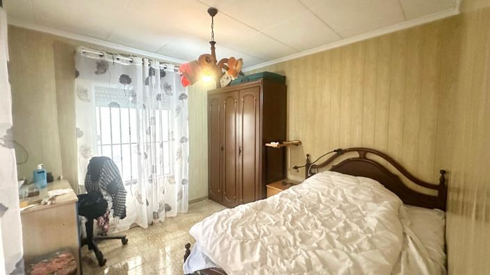 Image No.22-4 Bed Townhouse for sale