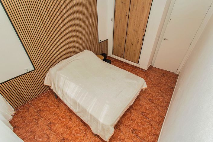 Image No.18-4 Bed House for sale