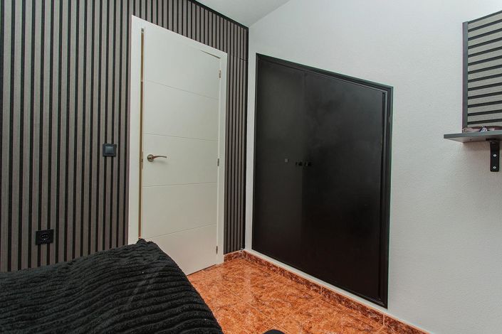 Image No.22-4 Bed House for sale