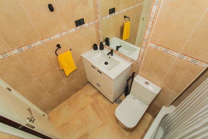 Image No.25-4 Bed House for sale