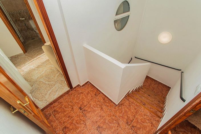 Image No.28-4 Bed House for sale