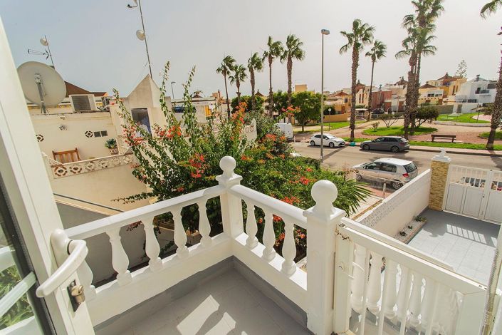 Image No.45-4 Bed House for sale