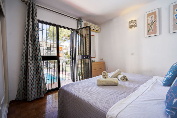 Image No.13-2 Bed Townhouse for sale