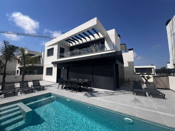 Image No.1-5 Bed Villa for sale