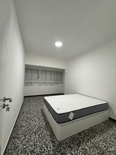 Image No.10-5 Bed Apartment for sale