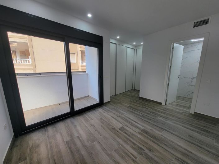 Image No.12-3 Bed Apartment for sale