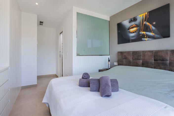 Image No.16-3 Bed Townhouse for sale