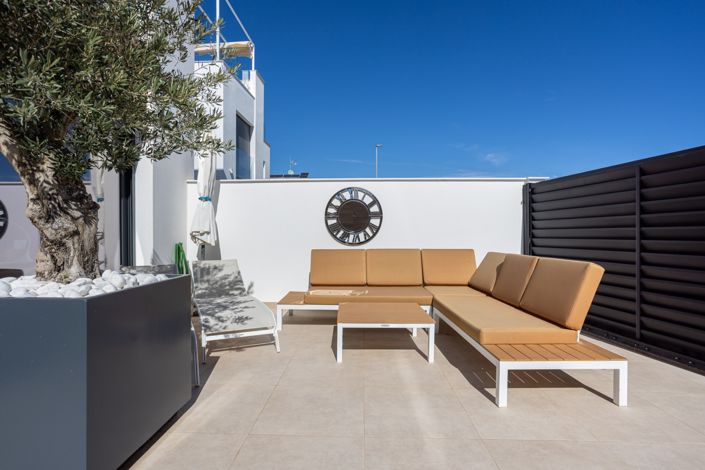 Image No.25-3 Bed Townhouse for sale