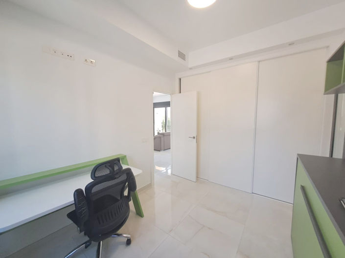 Image No.23-3 Bed Townhouse for sale