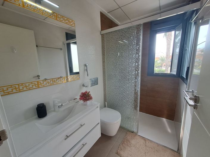 Image No.19-3 Bed Townhouse for sale