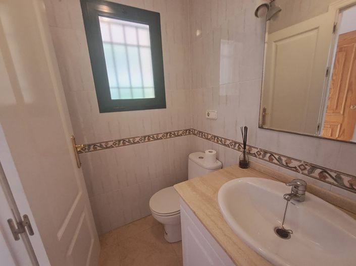 Image No.16-2 Bed Townhouse for sale