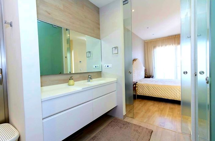 Image No.11-3 Bed Townhouse for sale