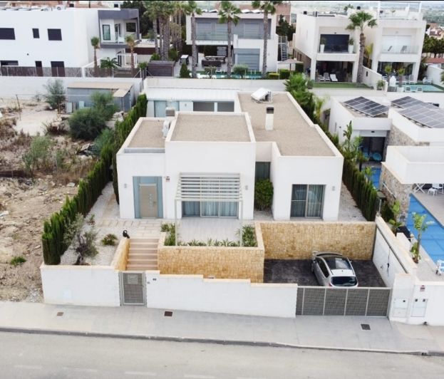 Image No.18-3 Bed Townhouse for sale