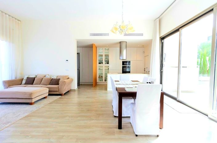 Image No.5-3 Bed Townhouse for sale