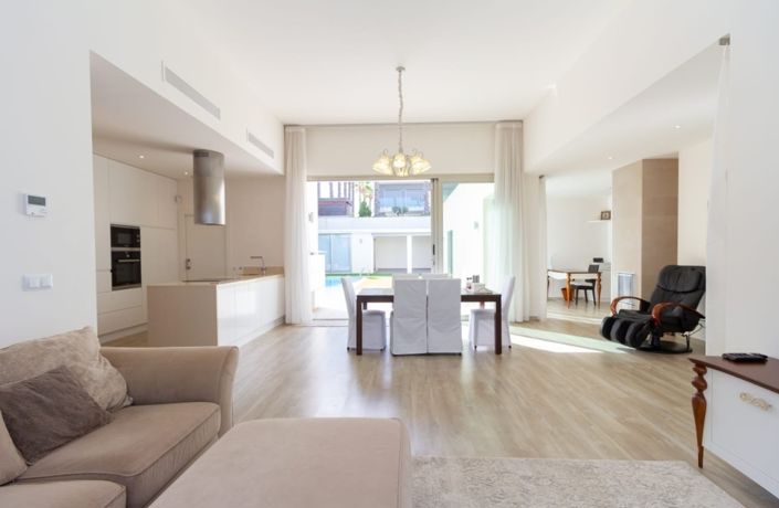 Image No.6-3 Bed Townhouse for sale