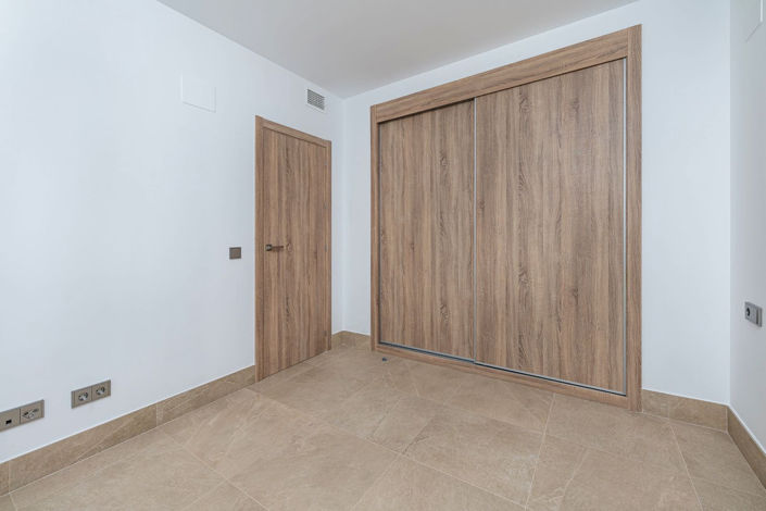 Image No.21-3 Bed Apartment for sale