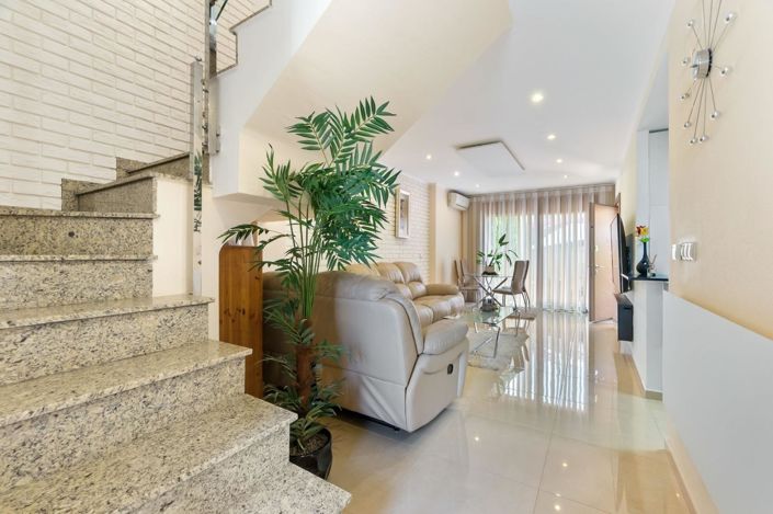 Image No.7-3 Bed Townhouse for sale