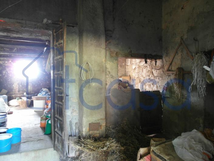 Image No.10-4 Bed Farmhouse for sale